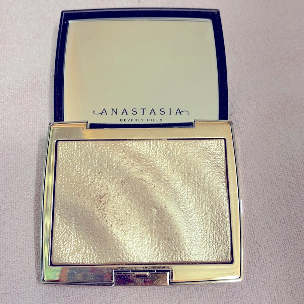 AMREZY HIGHLIGHTER! By Anastasia of Beverley Hills